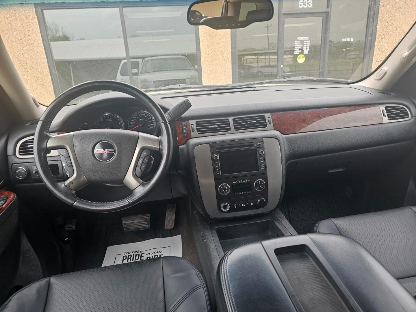 2011 SILVER GMC YUKON SLT1 2WD (1GKS1CE00BR) with an 5.3L V8 OHV 16V FFV engine, 6-SPEED AUTOMATIC transmission, located at 533 S Seven Points BLVD, Seven Points, TX, 75143, (430) 255-4030, 32.313999, -96.209351 - Photo#4